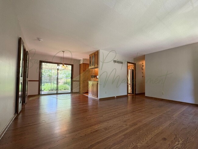 Photo - BEAUTIFUL HOME AVAILABLE NOW!!!!