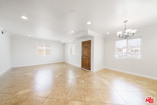 838 E 80th St Unit 838
