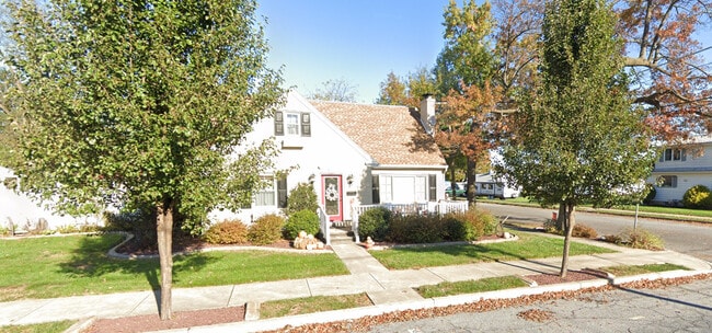Photo - 301 W Walnut St Unit A