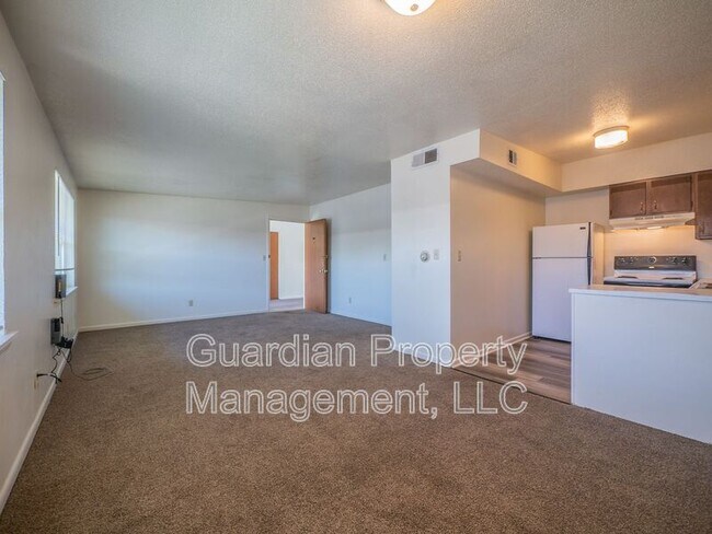 Photo - 1115 N College Dr