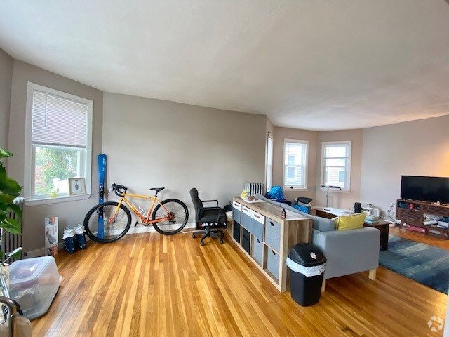 Building Photo - 10 Athol St Unit 3 Rental