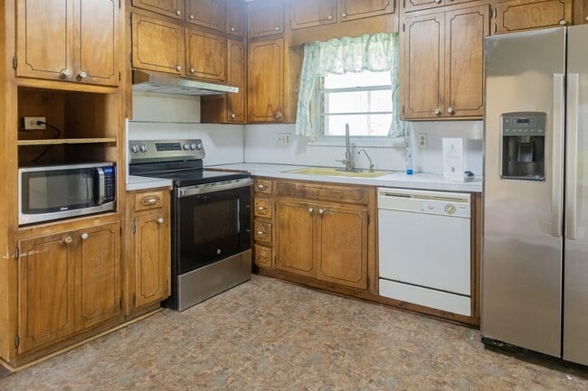 Photo - 5039 Winchester Dr S