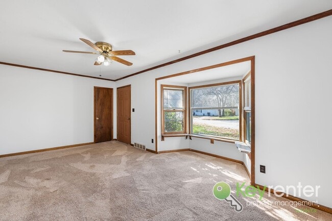 Photo - Cute 3 bedroom house near shopping, restaurants, and easy highway access!