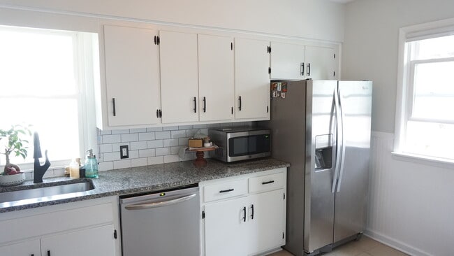 Kitchen - 324 N 70th St Unit Lower