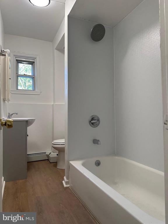 Photo - 132 E 18th St