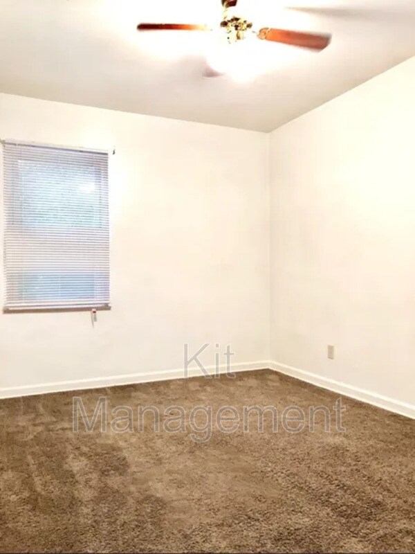 Photo - 3337 Douglas Rd