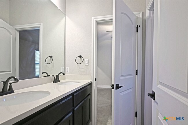 Building Photo - 588 Vale Ct