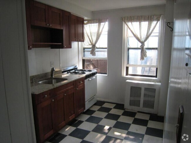 Building Photo - Beautiful 3 Bed 1 Bath available 9/1/25 Rental