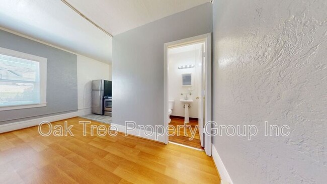 Photo - 134 E 16th St
