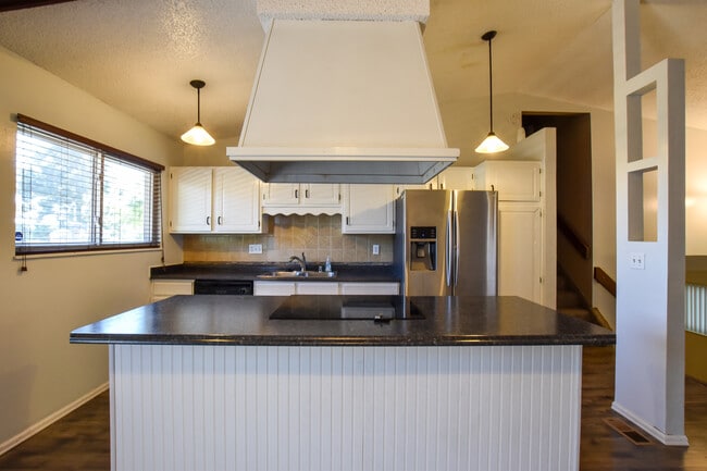 Photo - 4925 Hackamore Dr N