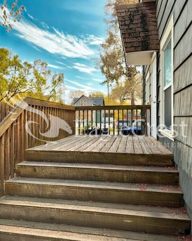 Charming 3BR Home with Spacious Yard & Bonus Living Space! $200.00 OFF 2nd Month Rent!!