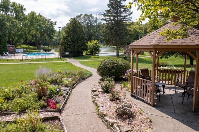 Photo - Edina Highland Villa