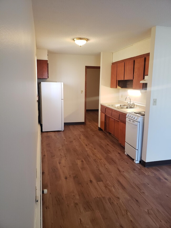 Building Photo - 1642 Eustis St Unit a08