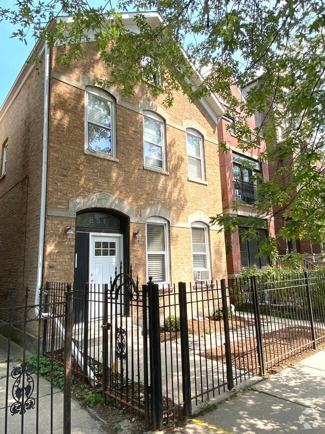 Building Photo - 851 N Hermitage Ave Rental
