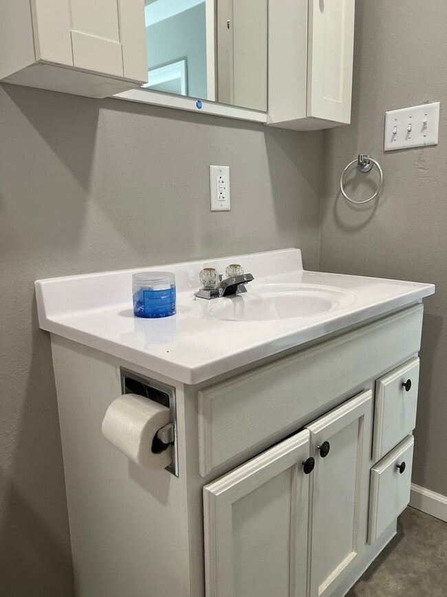 Photo - One Bedroom Remodeled apartment in Pulaski