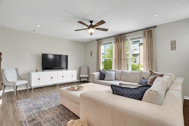 Photo - 775 Hamilton Cir SE
