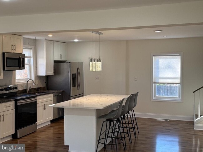 Photo - 9300 Sanger St