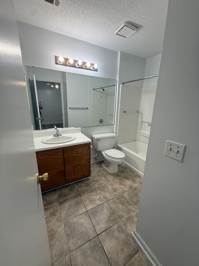 Photo - 1521-104 GRADUATE LN