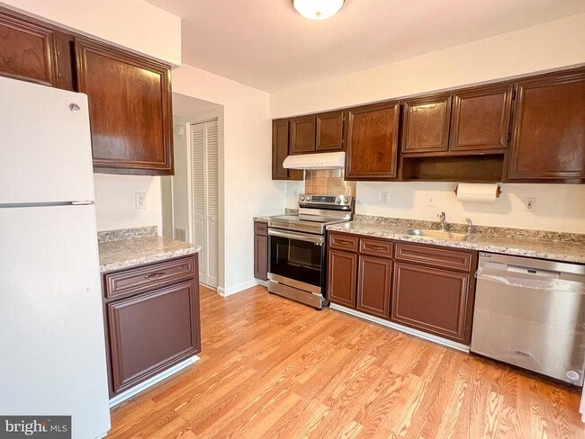 Photo - 19920 Waterloo Ct