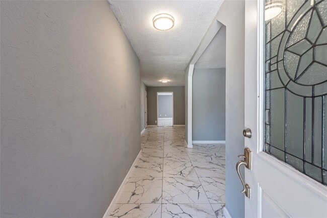 Photo - 2511 Meadow Ln