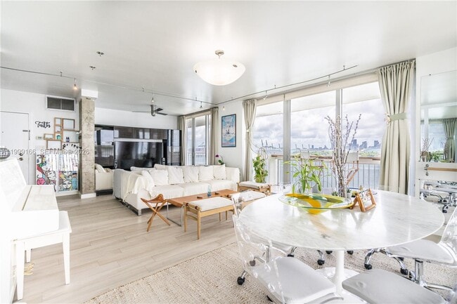 Photo - 800 West Ave Unit 946