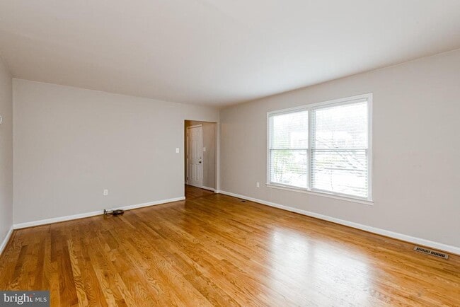 Photo - 517 Stockbridge Ct