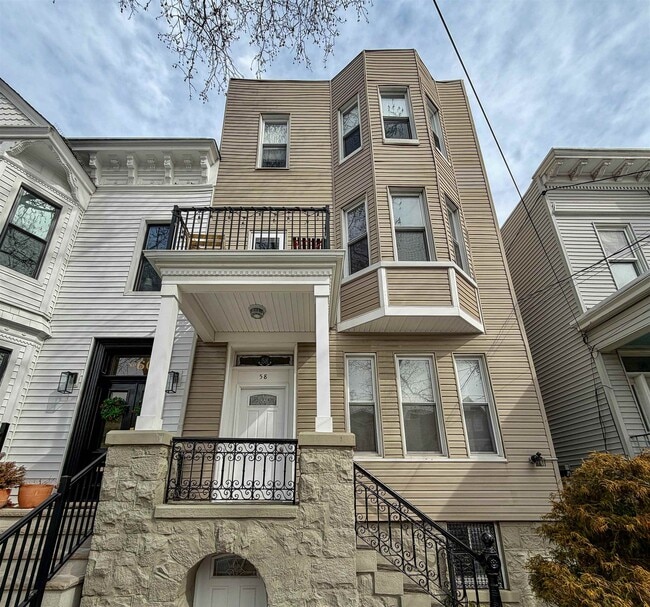 Building Photo - 58 Prospect St Unit 2