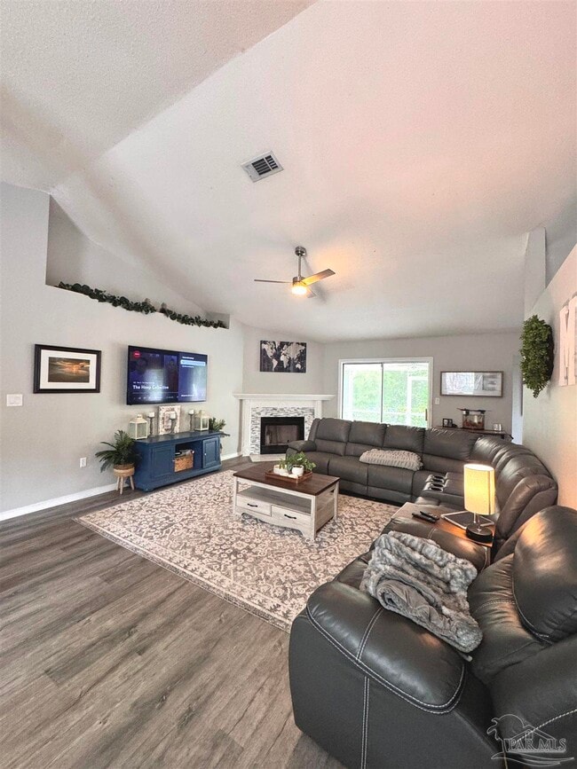 2404 Houston Cir