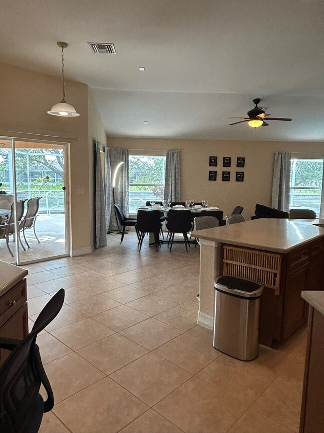 Photo - 409 SW 8th St