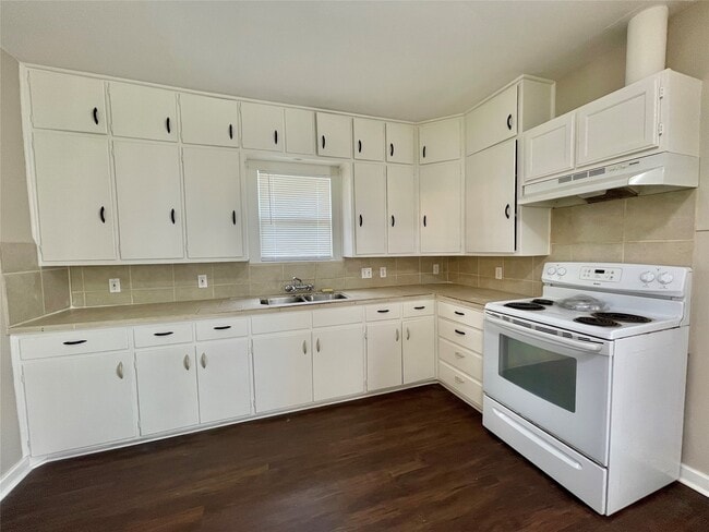 Photo - 813 Nursery St