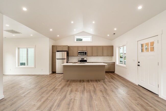 Photo - 519 N Gould St