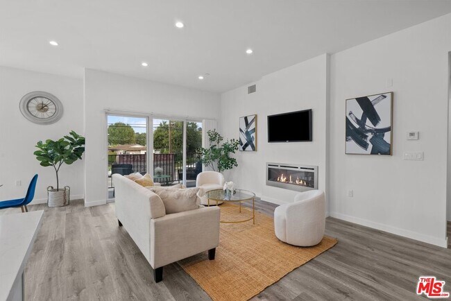 5114 Cahuenga Blvd Unidad 4