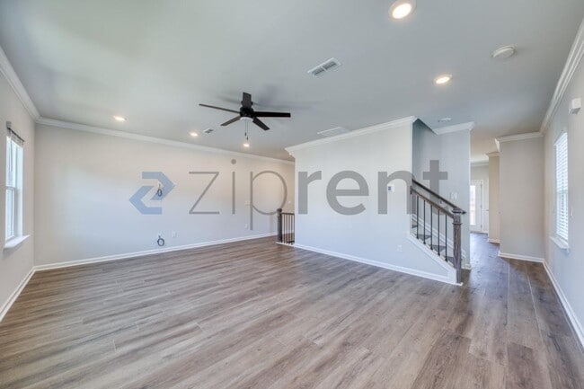 Photo - 1467 Hasse Ave