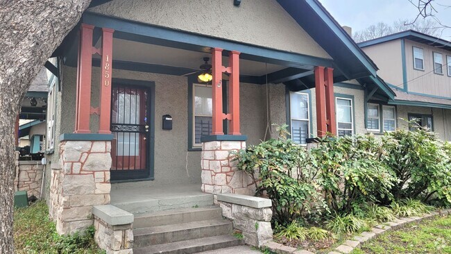 Building Photo - Beautiful bungalow close to Overton Square Rental