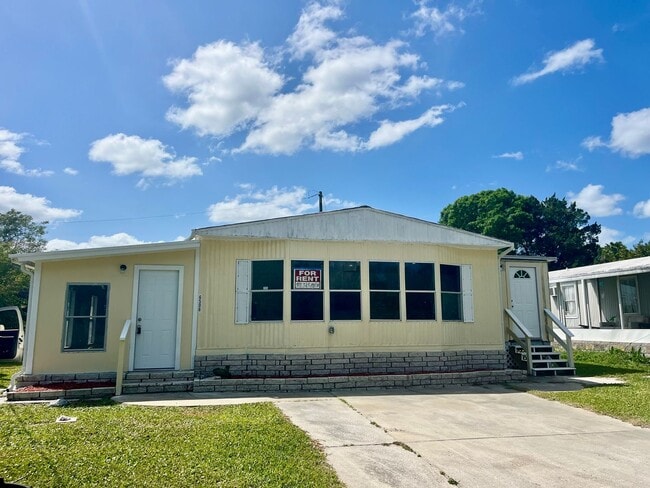 Building Photo - Recently Remodeled 3BR/2BA Port Richey Mobile Home! No Application Fee!
