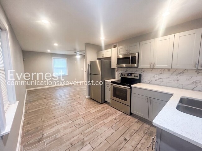 Photo - 1408 Lyle Ave