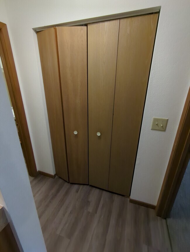 Armario del pasillo - Regency East Apartments