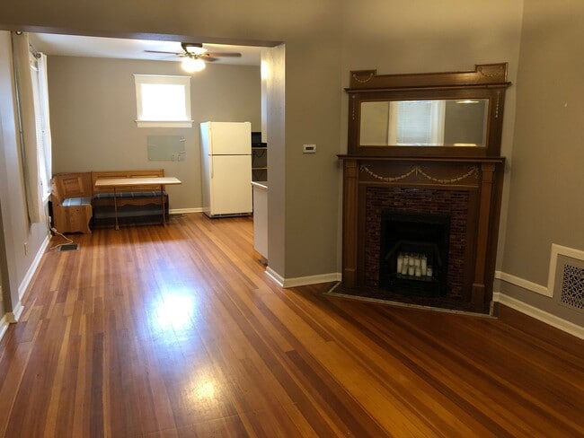 Photo - 217 E Oak St Unit 217 E Oak St - A