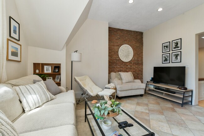 Photo - 1774 Beacon St Unit 6
