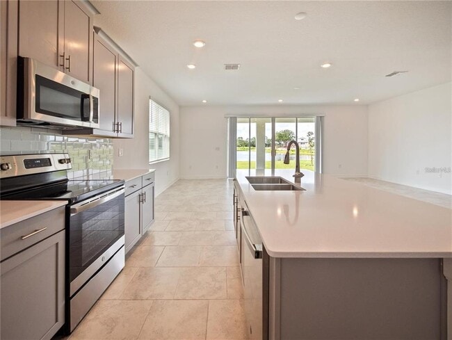 Photo - 3092 Ella Wy