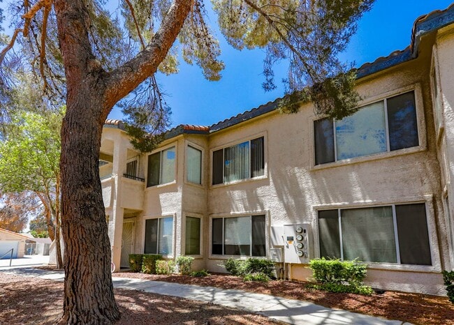 Centrally Located 3 Bed Condo In Gated Com... - Centrally Located 3 Bed Condo In Gated Com...