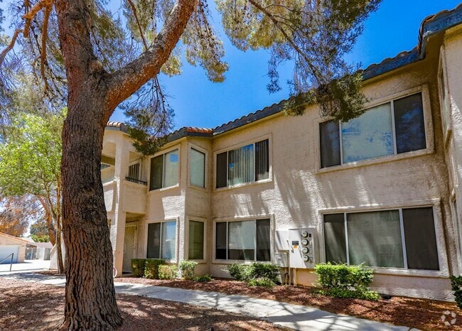 Building Photo - Centrally Located 3 Bed Condo In Gated Com...