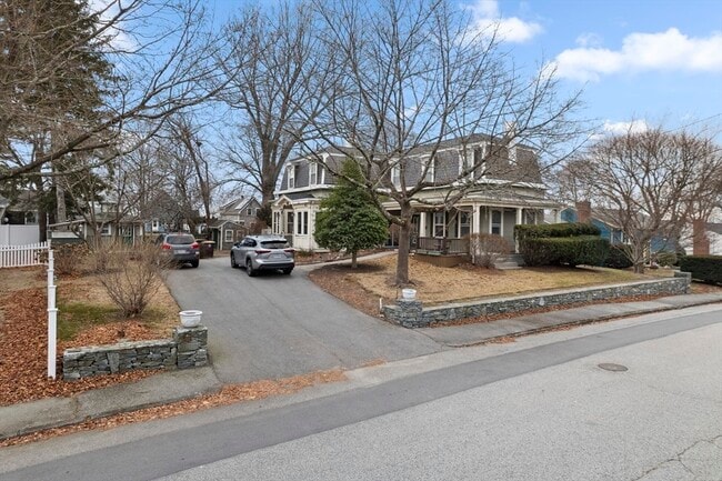 Building Photo - 55 Caldwell St