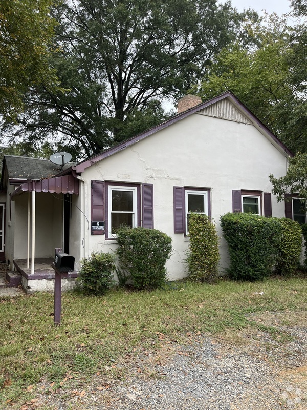 Building Photo - 3912 Tuckaseegee Rd Rental