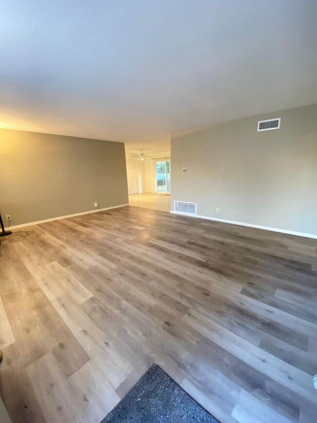 Photo - 2440 E Walnut Ave