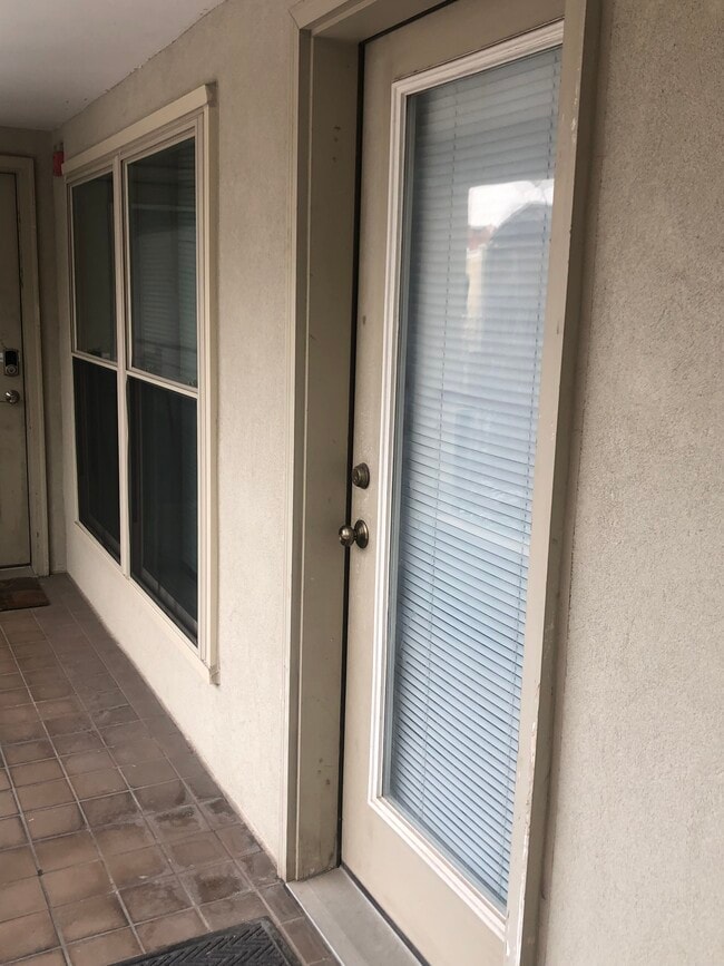 Building Photo - 2 E Wheeling St Unit 210