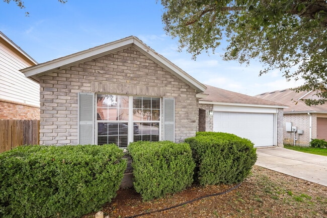 Photo - 135 Woodstone Loop