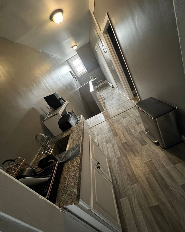 Building Photo - 779 Lake St