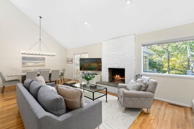Photo - 120 Springy Banks Rd