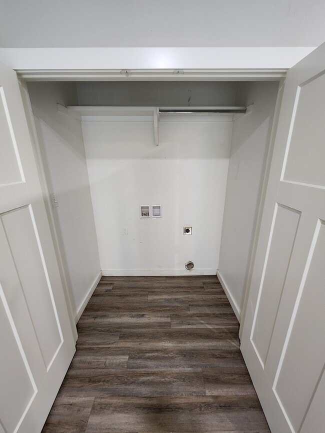 Photo - 417 E 13th St